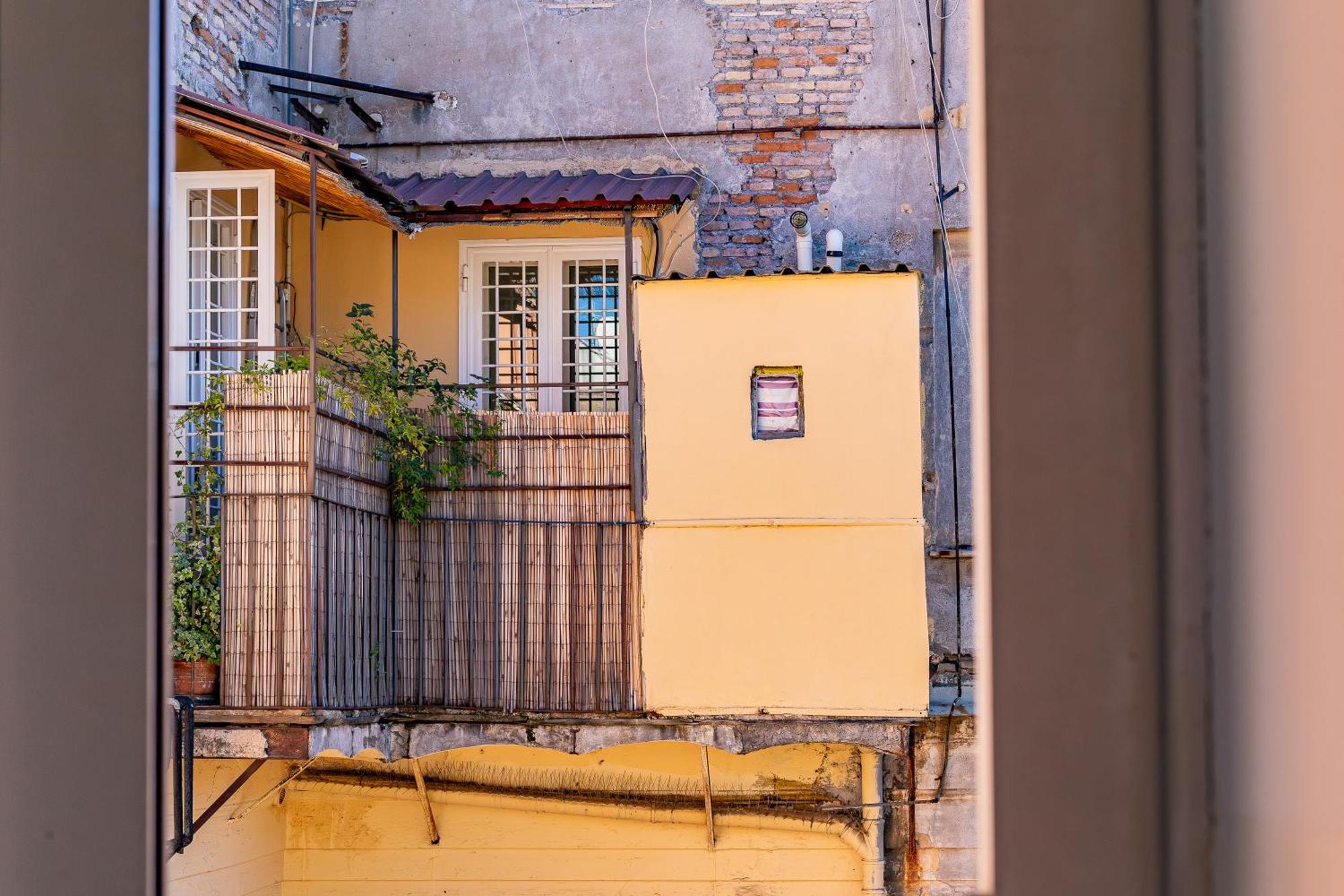 Iflat Charming Vintage In Esquilino Apartment Rome